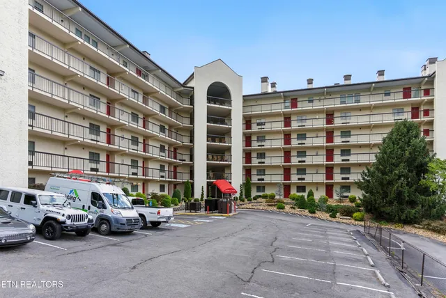 $320,000 | 102 Baskins Creek Bypass, Unit 207, Gatlinburg, TN 37738