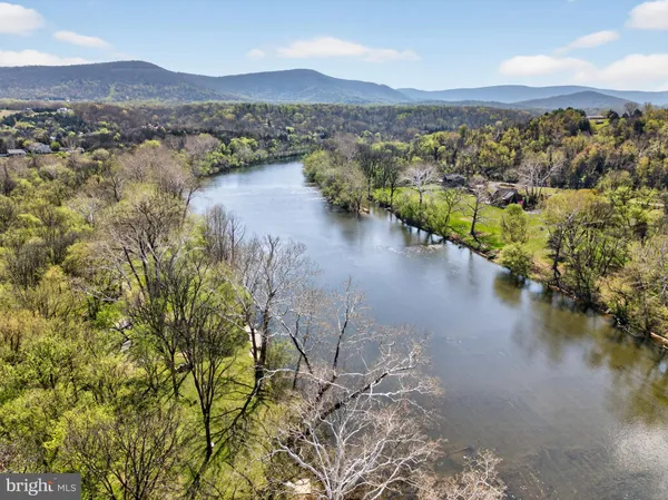 $1,599,999 | 400 Deer Run Circle, Front Royal, VA 22630