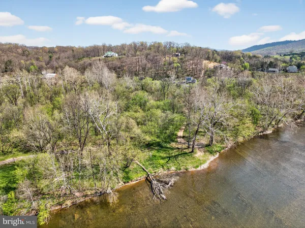 $1,599,999 | 400 Deer Run Circle, Front Royal, VA 22630