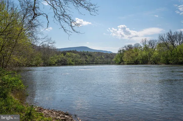 $1,599,999 | 400 Deer Run Circle, Front Royal, VA 22630
