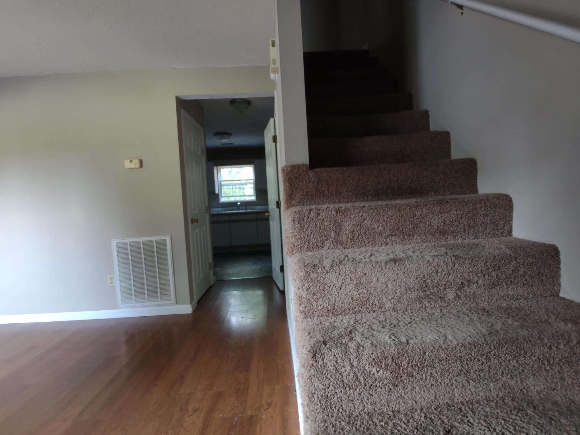 1700 Lone Oak Road, Unit 19 Johnson City, TN 37604 - Photo 4 of 11 Stairs
