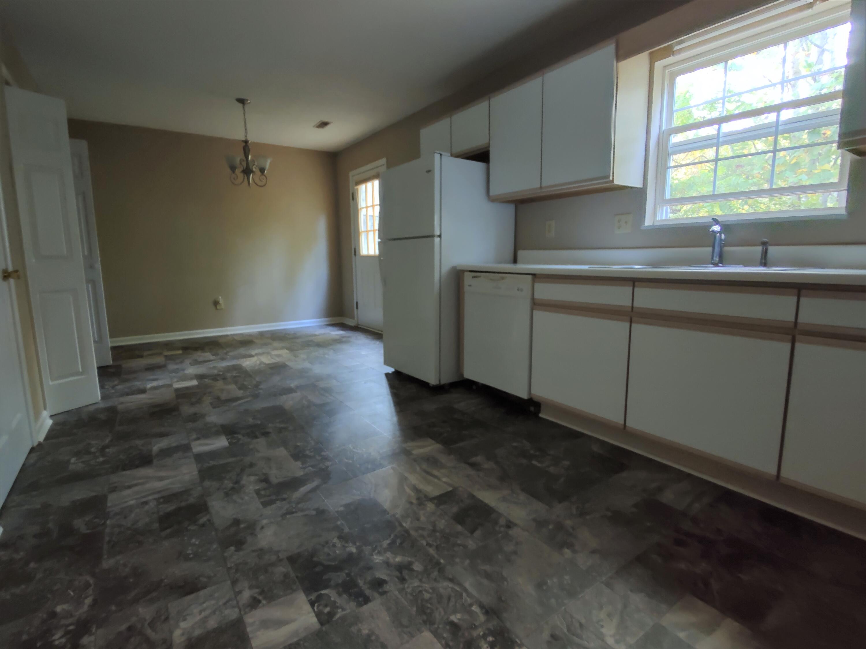1700 Lone Oak Road, Unit 19 Johnson City, TN 37604 - Photo 6 of 11 Kitchen