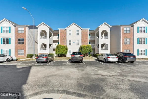 $209,900 | 807 March Court, Unit E, Wilmington, NC 28405