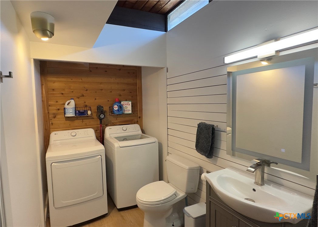 601 Lawrence Street Refugio, TX 78377 - Photo 25 of 42 a bathroom with a toilet sink and mirror