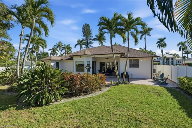 $1,645,000 | 1171 Royal Palm Drive, Naples, FL 34103