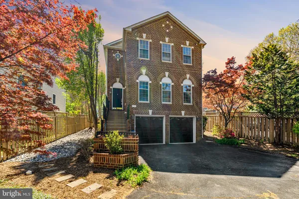 $1,500,000 | 6925 Old Dominion Drive, McLean, VA 22101