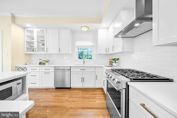 $1,500,000 | 6925 Old Dominion Drive, McLean, VA 22101