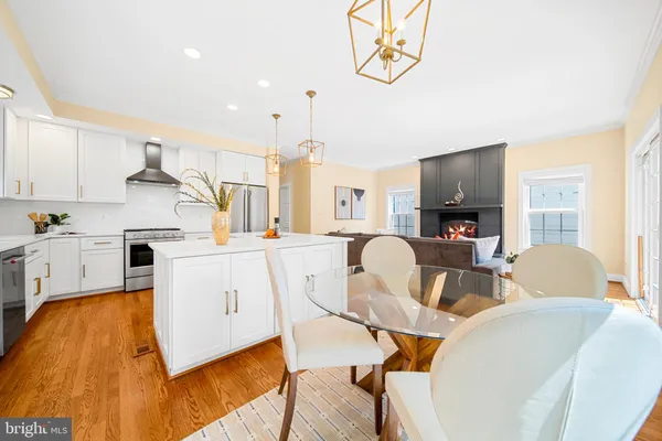 $1,500,000 | 6925 Old Dominion Drive, McLean, VA 22101