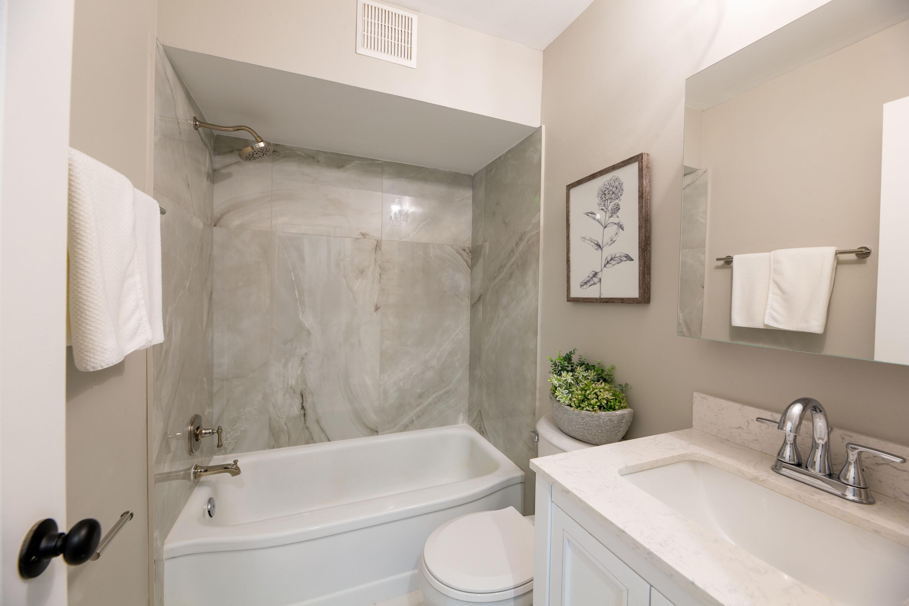 2679 Oxford Road Berkley, MI 48072 - Photo 12 of 26 OxfordBathMain