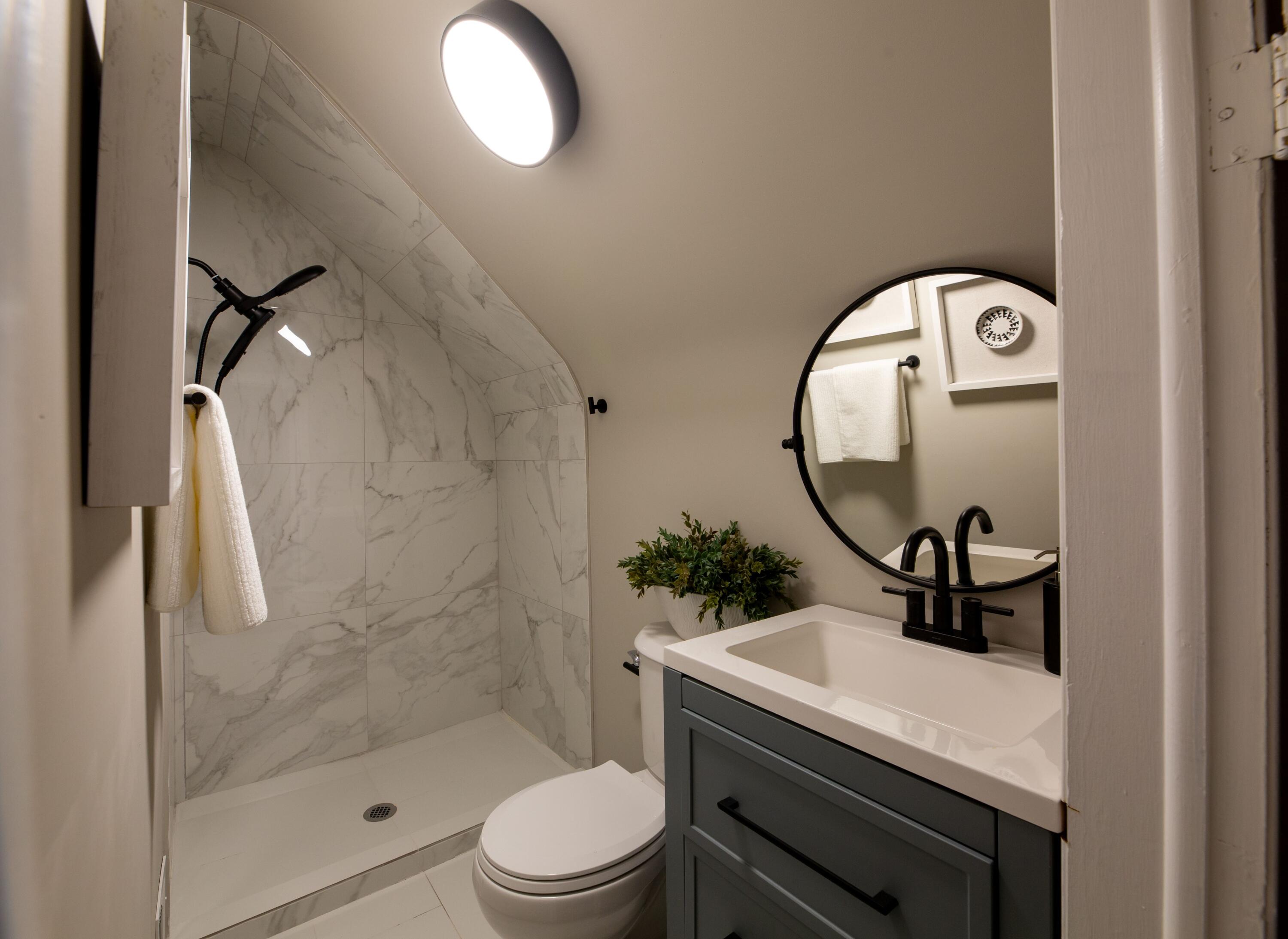 2679 Oxford Road Berkley, MI 48072 - Photo 20 of 26 OxfordPrimaryBathview