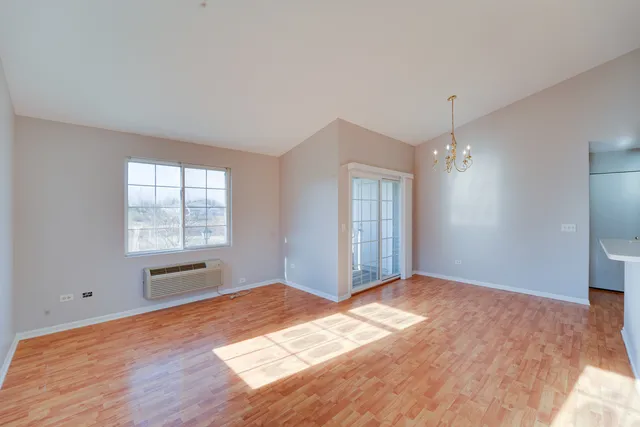 $1,800 | 1231 Silverstone Drive, Unit 1231, Carpentersville, IL 60110