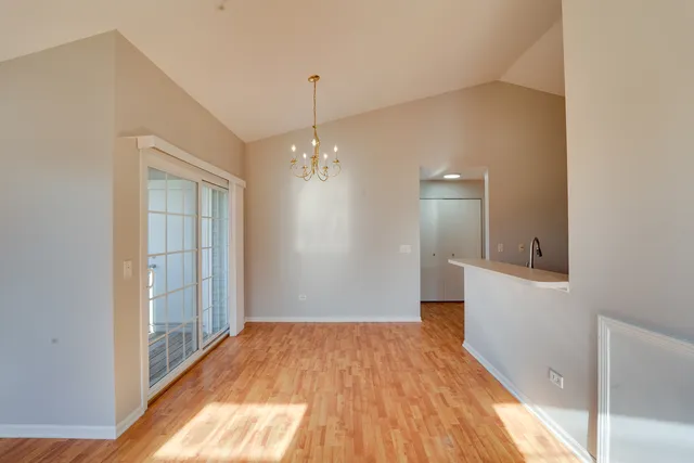 $1,800 | 1231 Silverstone Drive, Unit 1231, Carpentersville, IL 60110