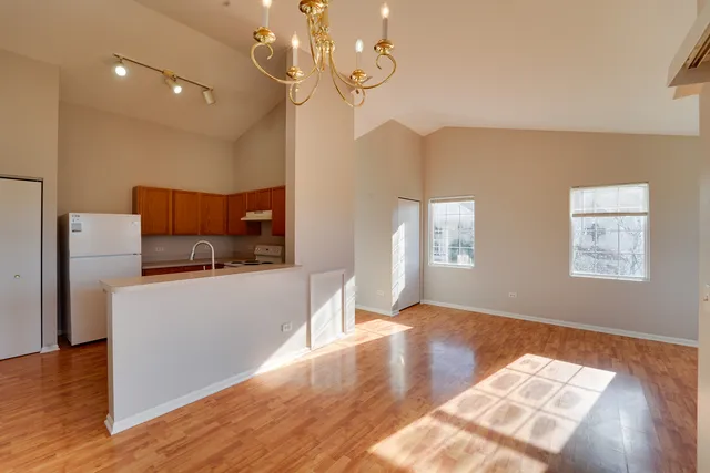 $1,800 | 1231 Silverstone Drive, Unit 1231, Carpentersville, IL 60110