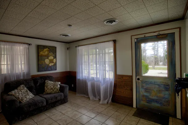$221,500 | 4491 South Jackson Road, Jackson, MI 49203