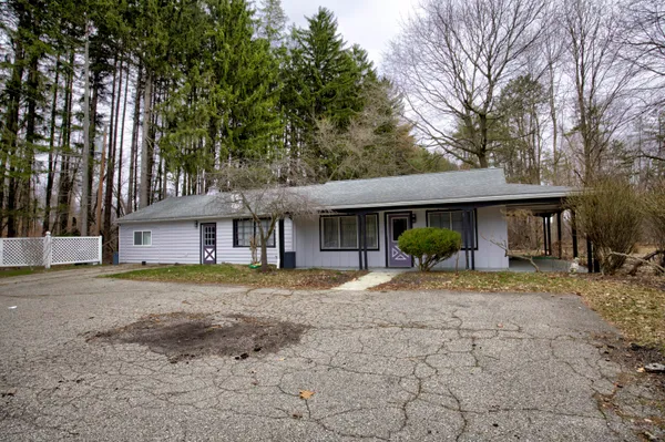 $221,500 | 4491 South Jackson Road, Jackson, MI 49203