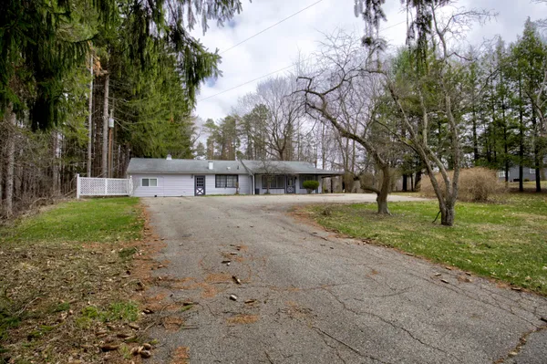 $221,500 | 4491 South Jackson Road, Jackson, MI 49203