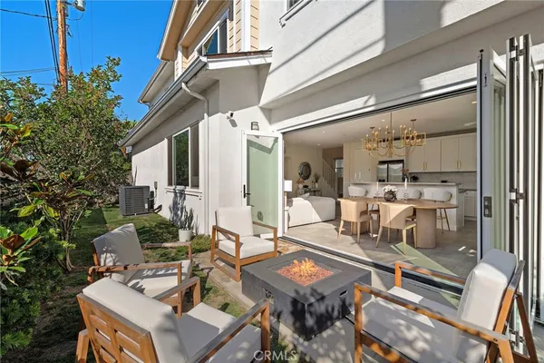 $1,950,000 | 2573 Elden Avenue, Unit D, Costa Mesa, CA 92627