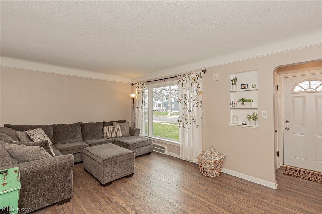 1101 Sunset Road Cleveland, OH 44124 - Photo 6 of 31