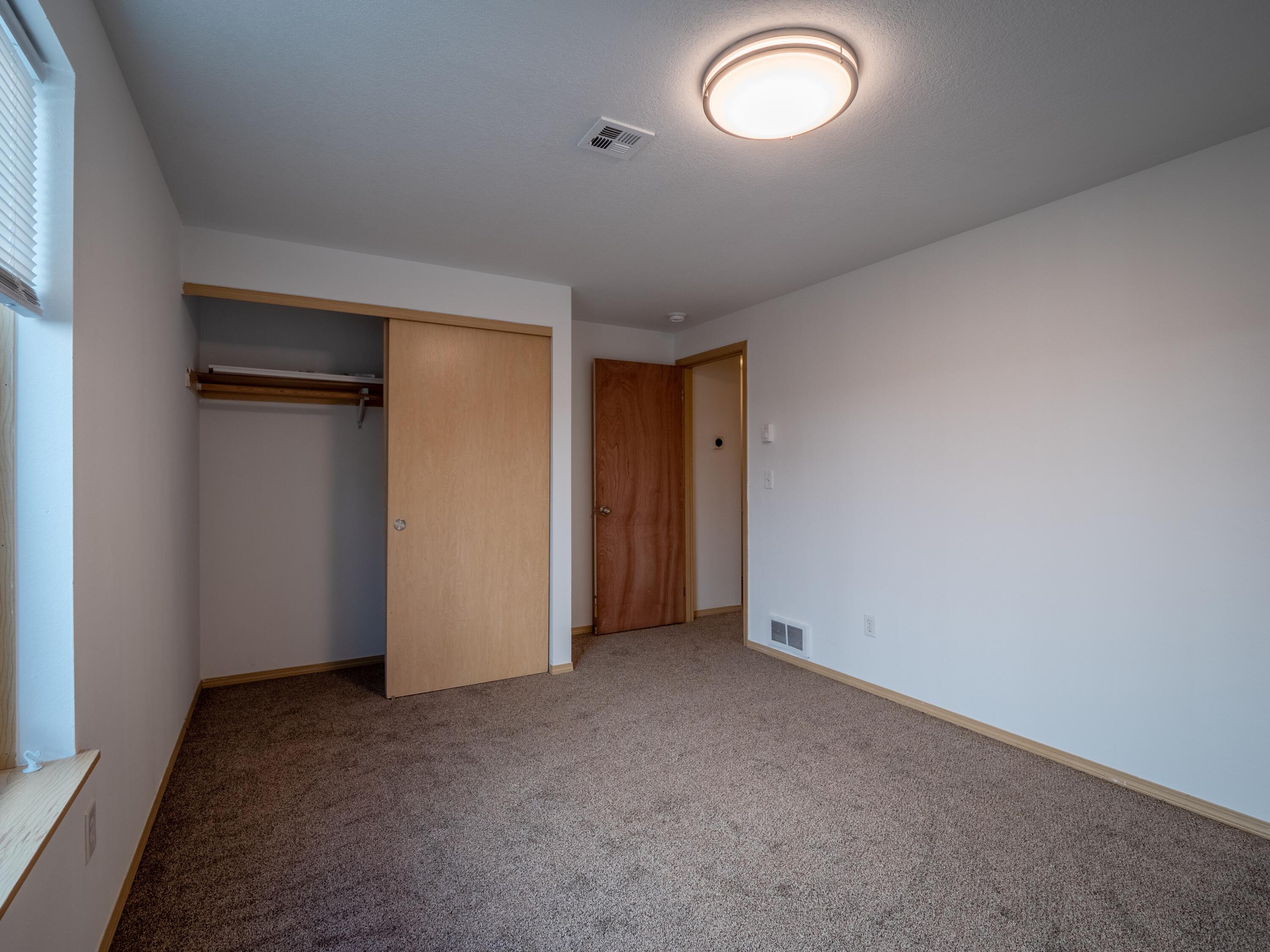 2106 Delta Waters Road Medford, OR 97504 - Photo 25 of 32 Bed 2b