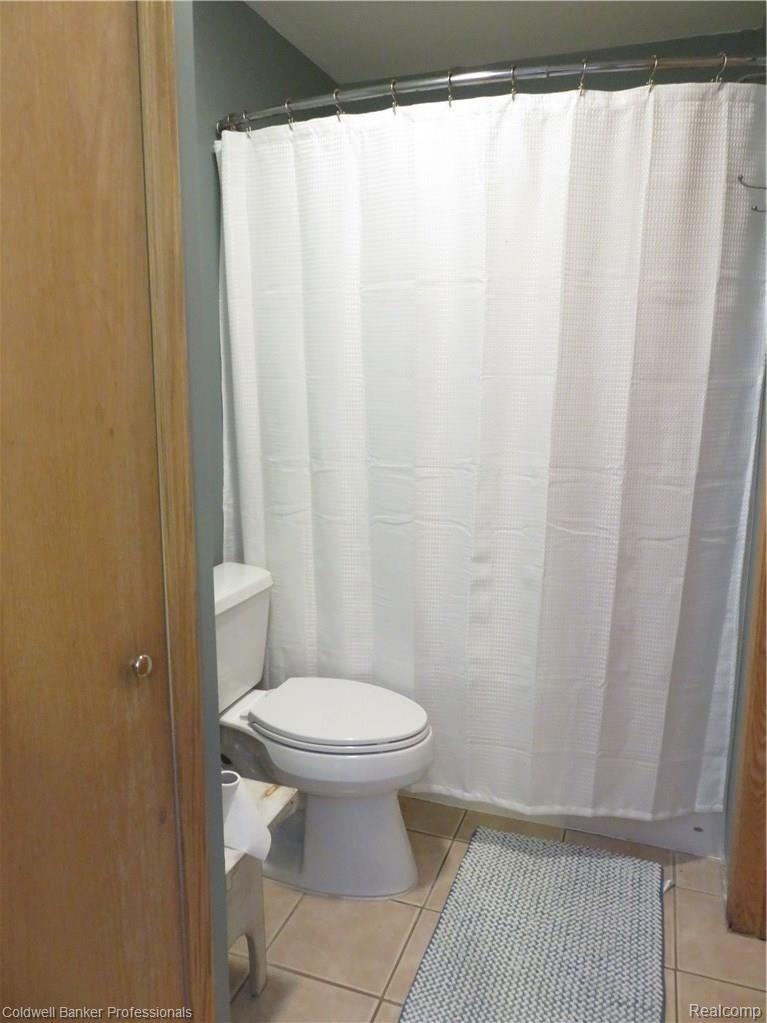 9389 South Cork Road Morrice, MI 48857 - Photo 15 of 16 16 9389 Bathroom (1).jpg
