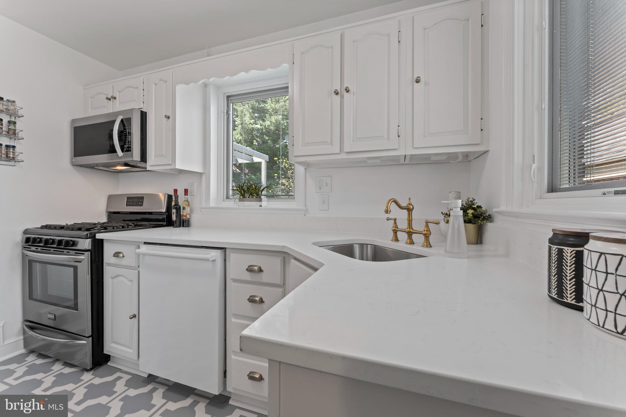 9906 Rogart Road Silver Spring, MD 20901 - Photo 18 of 68 Kitchen