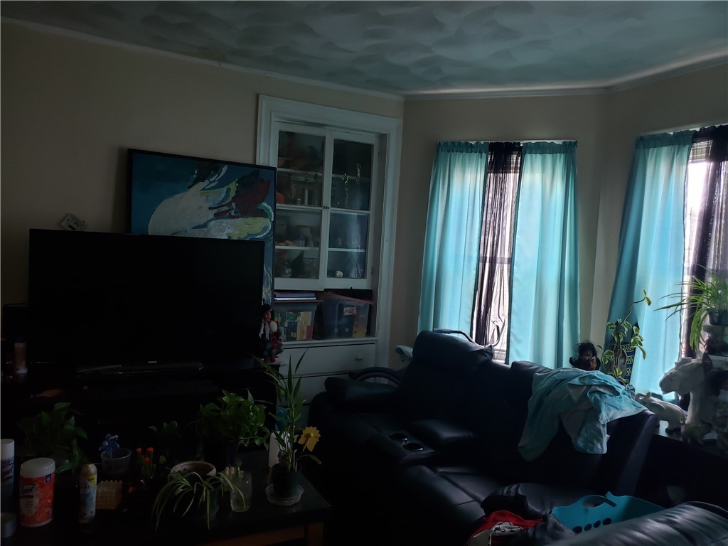9 Ruggles Street Providence, RI 02908 - Photo 4 of 12 Gallery Image 4