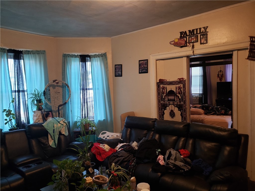 9 Ruggles Street Providence, RI 02908 - Photo 6 of 12 Gallery Image 6
