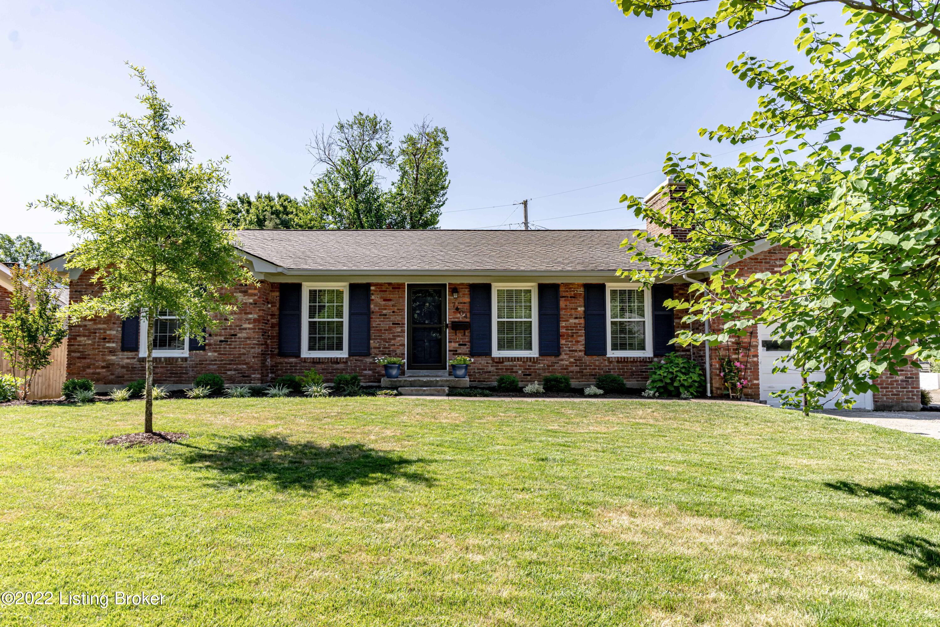 7404 Moredale Road Louisville, KY 40222 - Photo 2 of 64 DSC01405