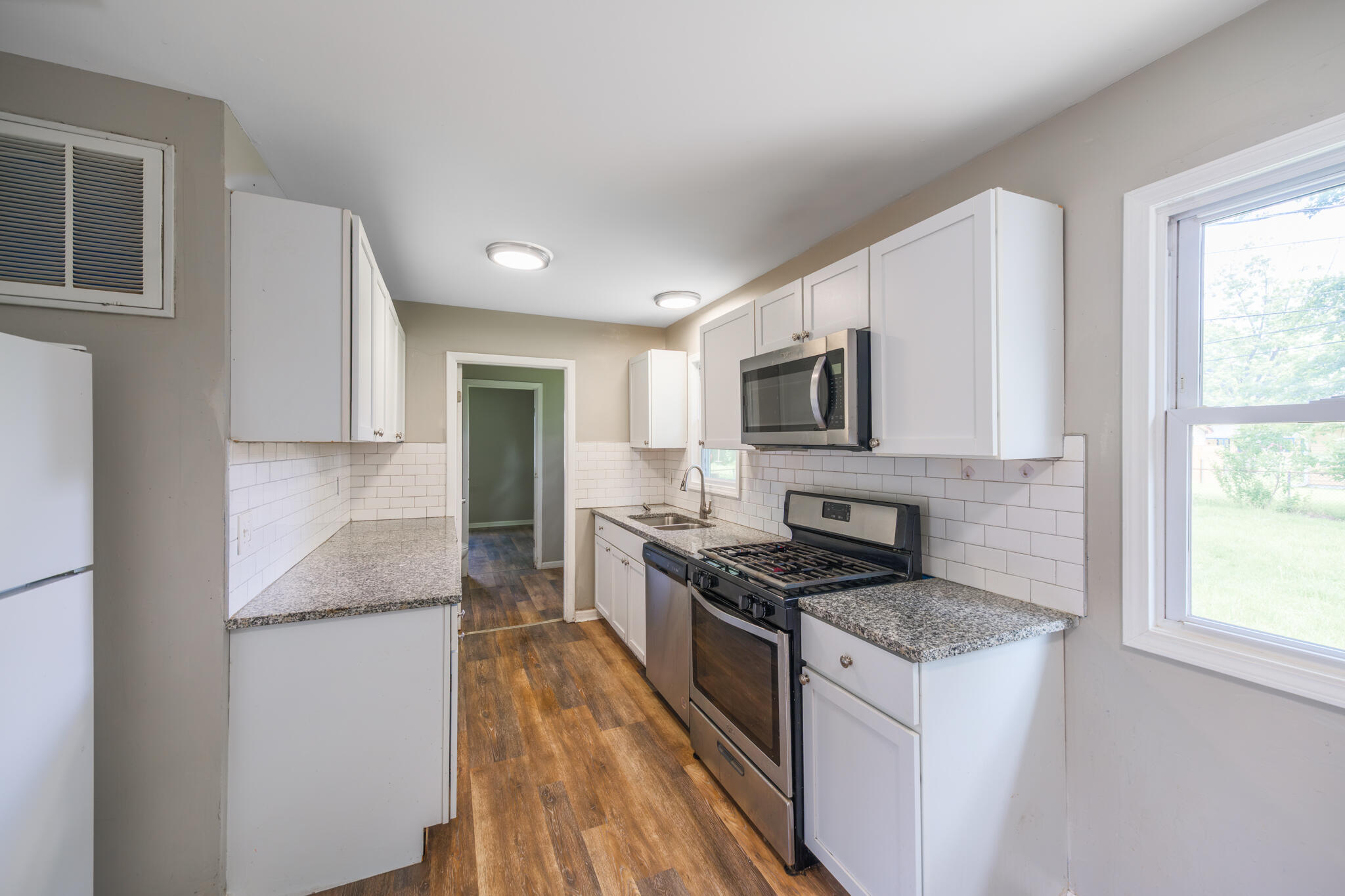 703 Dearborn Road Valparaiso, IN 46385 - Photo 12 of 33 2048x1365