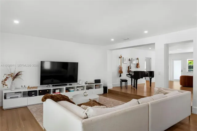 $11,000 | 7825 Southwest 72nd Avenue, Miami, FL 33143