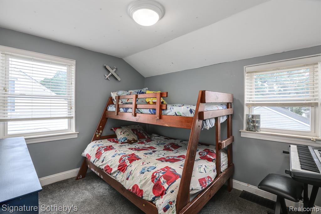 2147 Hampton Road Grosse Pointe Woods, MI 48236 - Photo 13 of 19