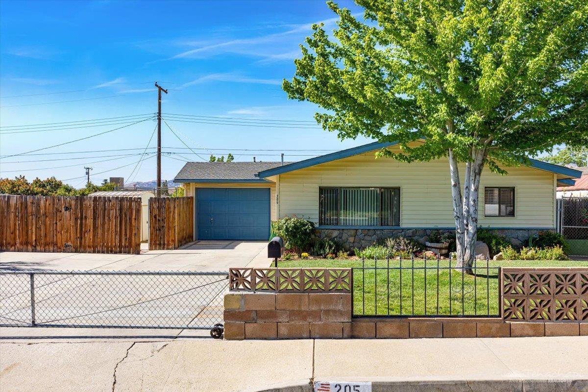 205 Spruce Street Tehachapi, CA 93561 - Photo 2 of 28 Gallery Image 2