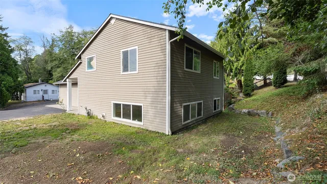 a view of a house with a yard