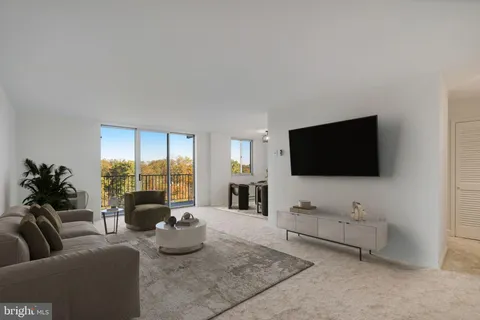 $280,000 | 3245 Rio Drive, Unit 901, Falls Church, VA 22041