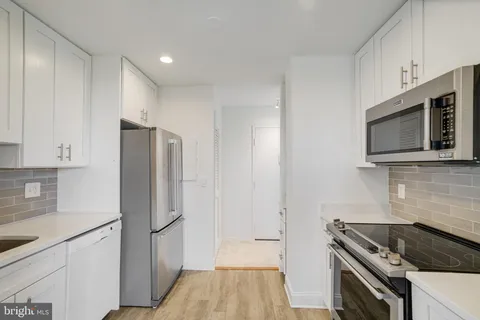 $280,000 | 3245 Rio Drive, Unit 901, Falls Church, VA 22041