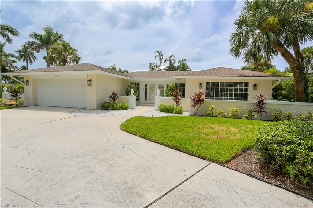 2901 Crayton Road Naples, FL 34103 - Photo 11 of 50
