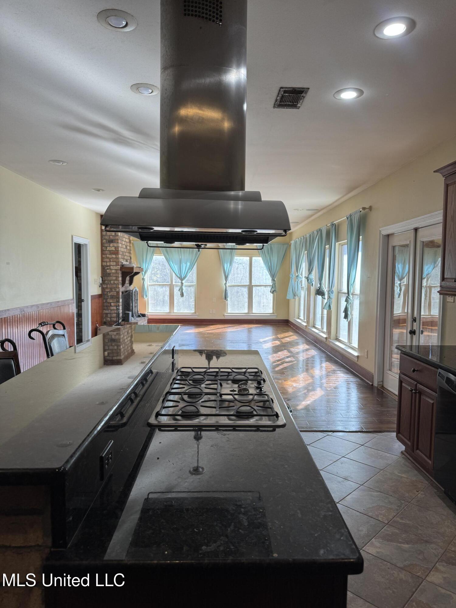 12876 Indian Springs Road Picayune, MS 39466 - Photo 7 of 39 IMG_5995