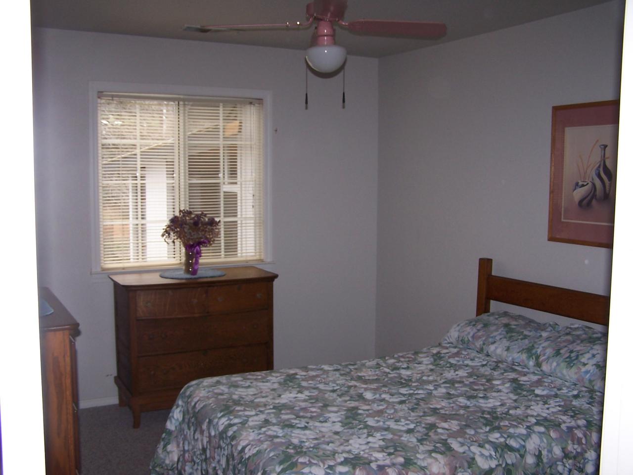 15925 Lower Springs Road Redding, CA 96001 - Photo 10 of 21 Guest Room