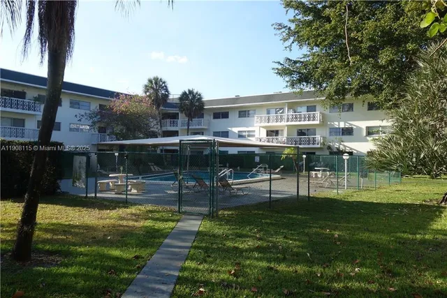 $1,800 | 4200 Northwest 3rd Court, Unit 111, Plantation, FL 33317