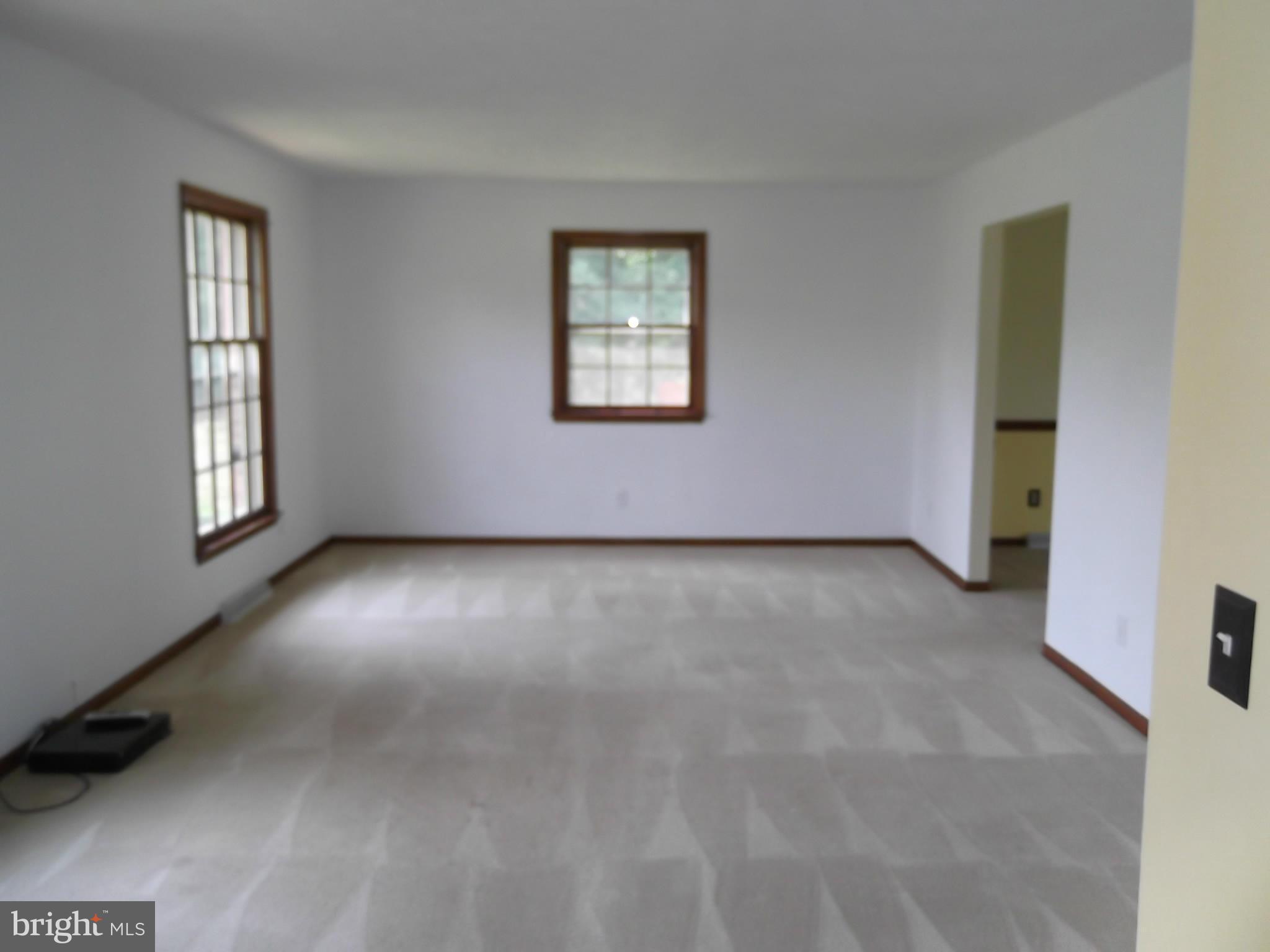 28249 Mine Run Road Rhoadesville, VA 22542 - Photo 12 of 26 Living Room