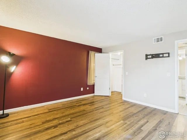 a view of empty room with window