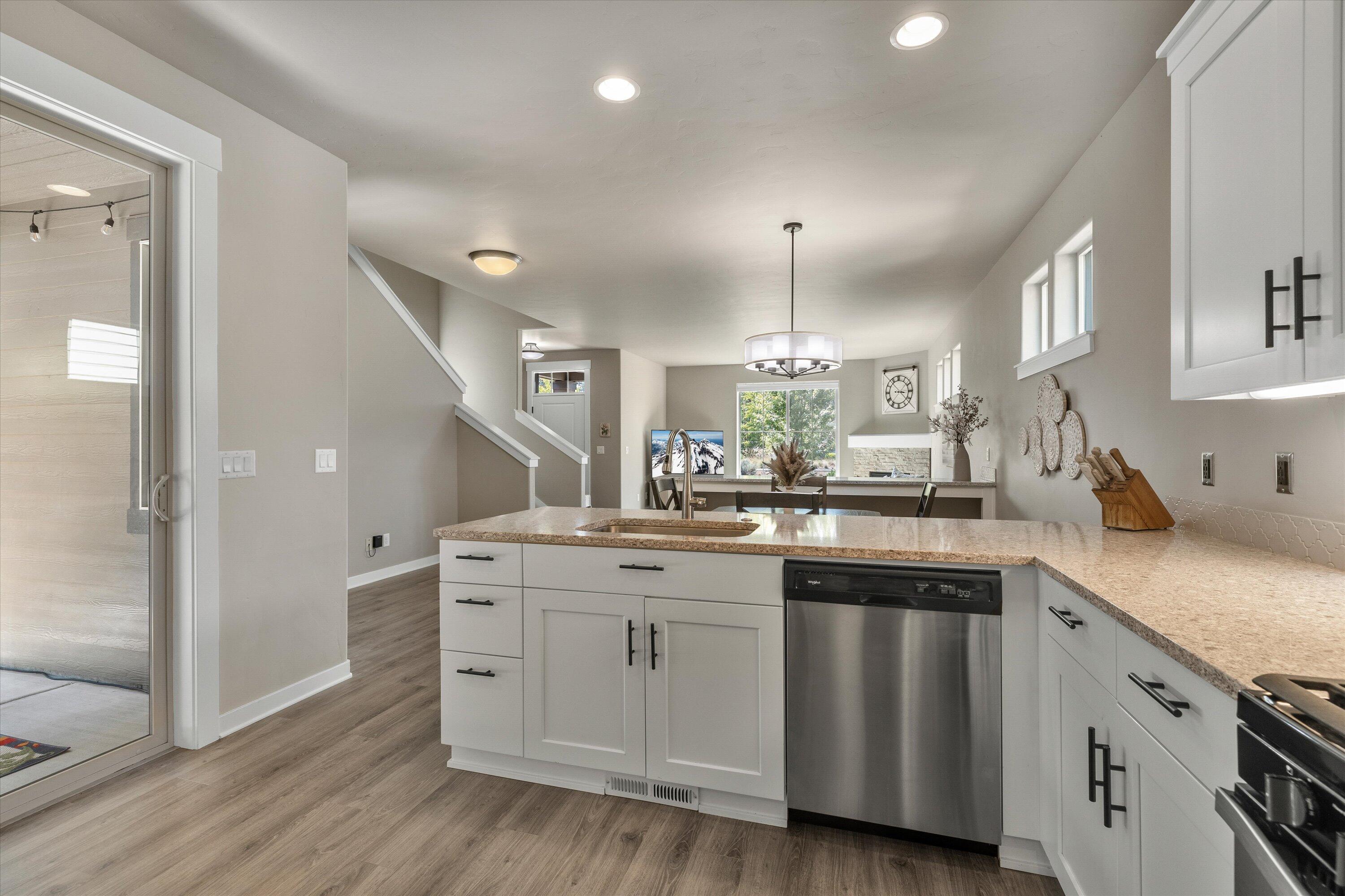 20904 Sotra Loop Bend, OR 97702 - Photo 10 of 46 10-2692_230802_JILLROSELL