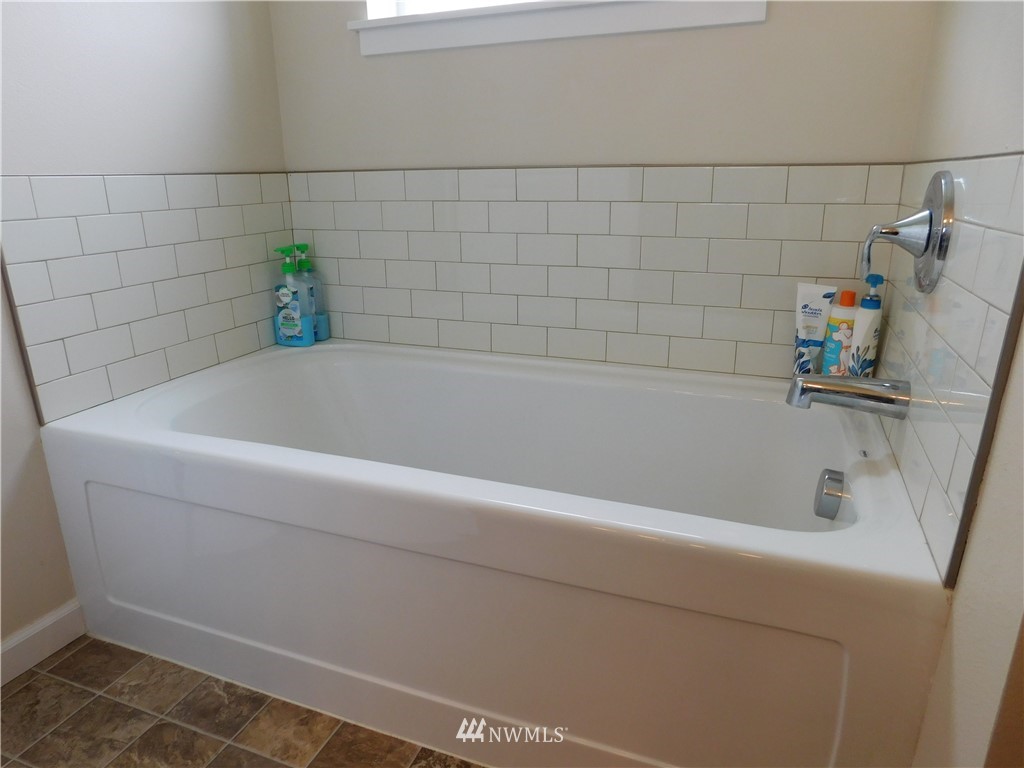 529-12 North Military Road Winlock, WA 98596 - Photo 17 of 38