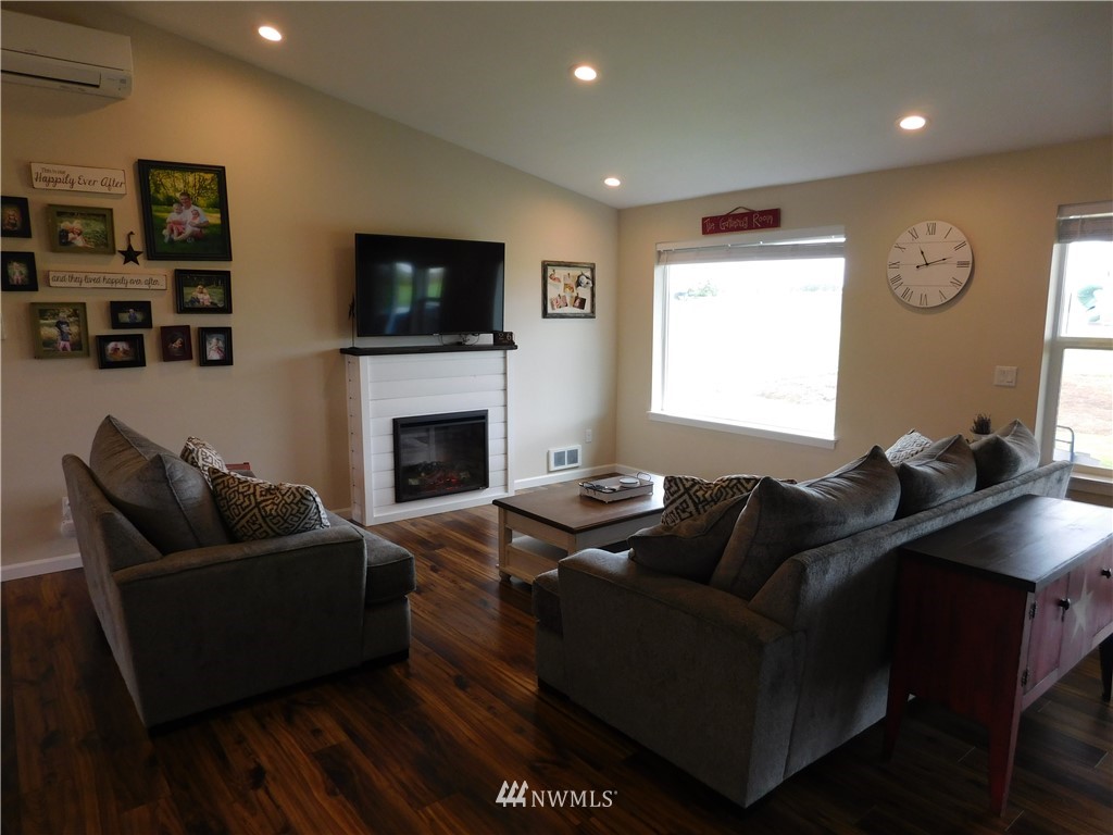 529-12 North Military Road Winlock, WA 98596 - Photo 5 of 38
