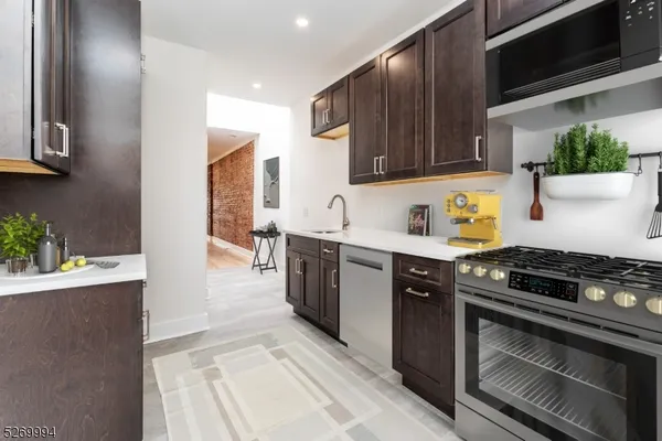 $2,950 | 15 North Avenue, Unit 2A, Garwood, NJ 07027
