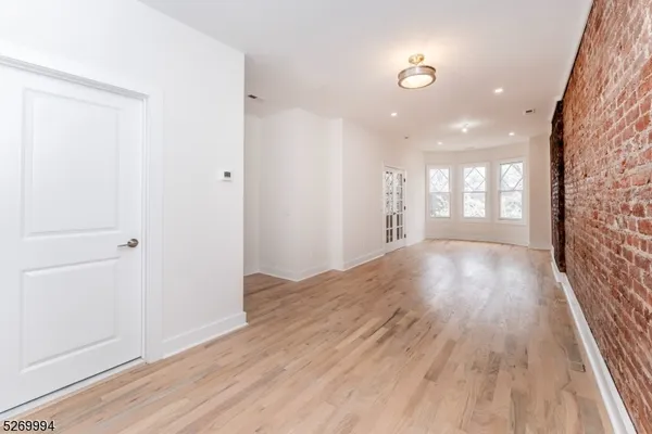 $2,950 | 15 North Avenue, Unit 2A, Garwood, NJ 07027