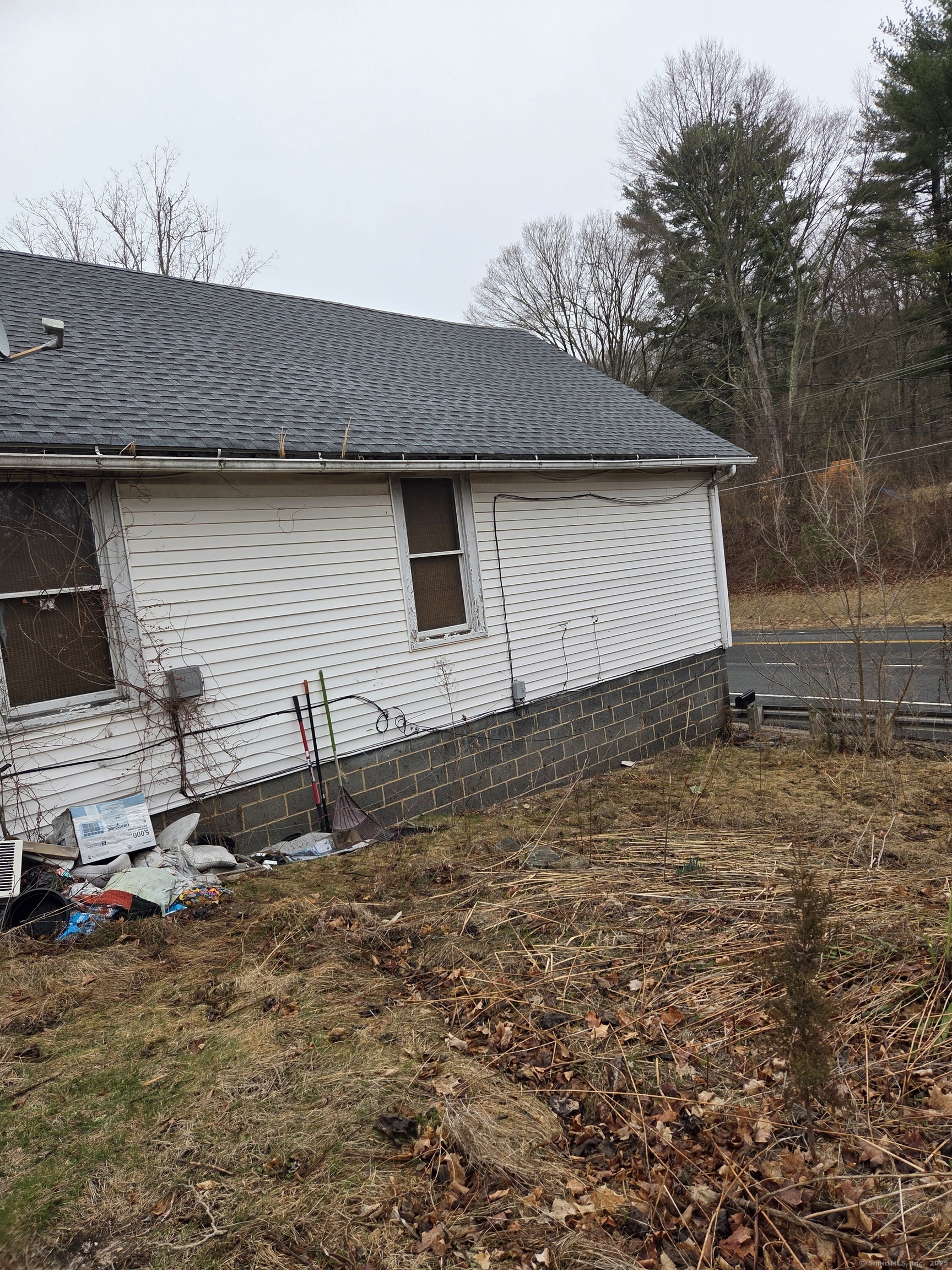 127 Highway 6 Columbia, CT 06237 - Photo 4 of 8 a backyard of a house