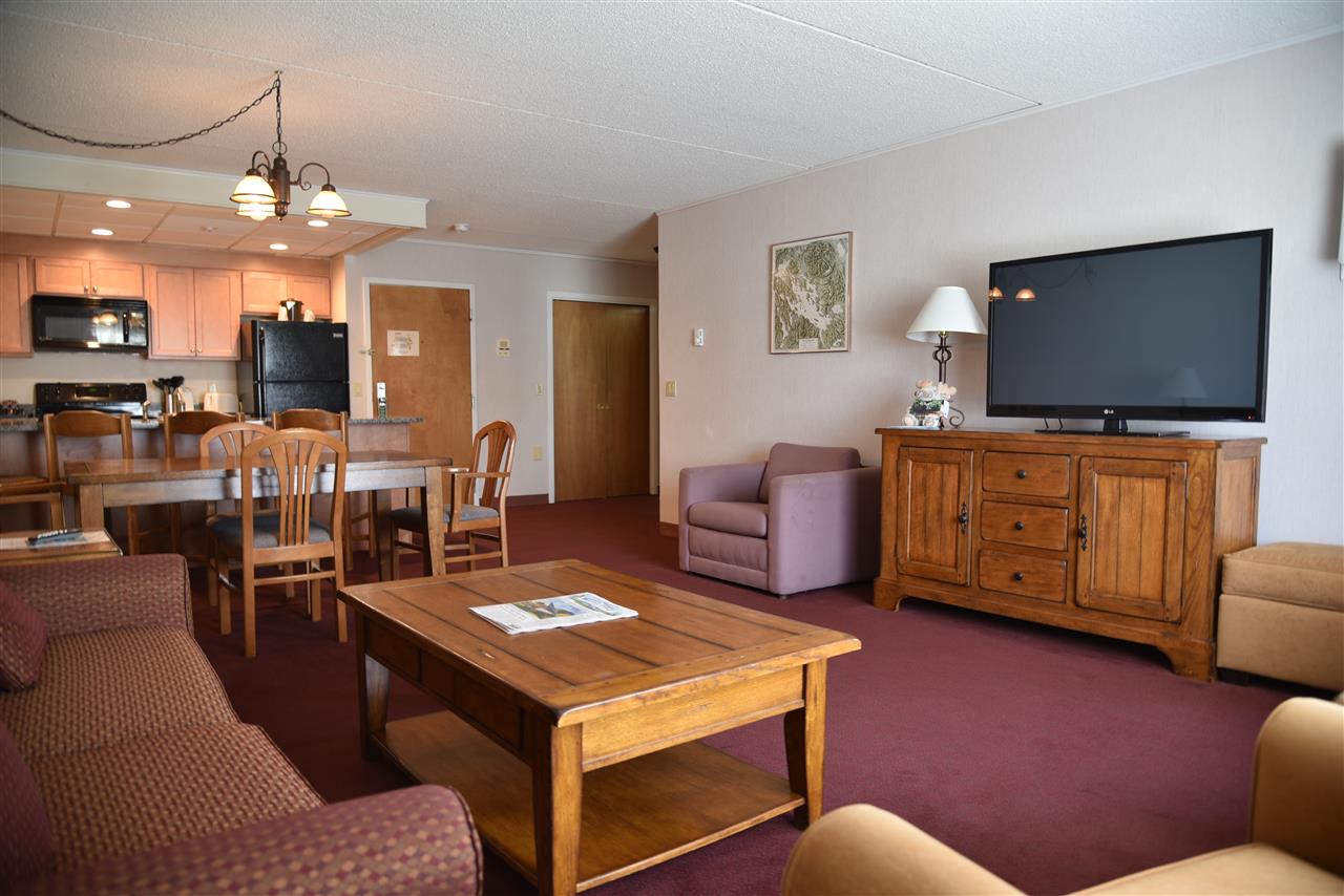 17 Harris Shore Road, Unit 408D Gilford, NH 03249 - Photo 5 of 31