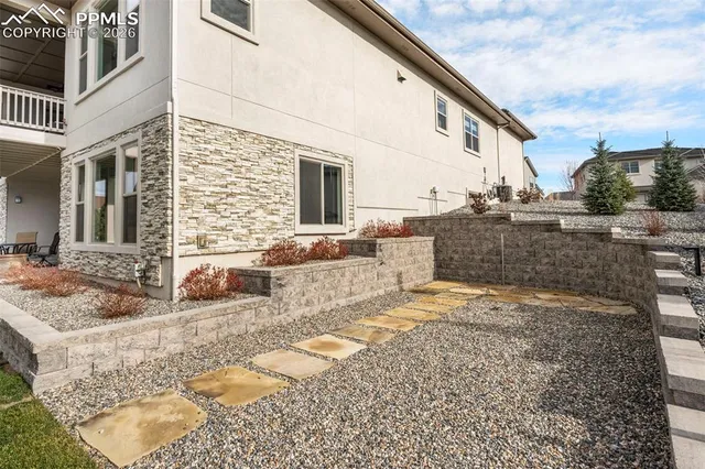 a view of a house with backyard and sitting area