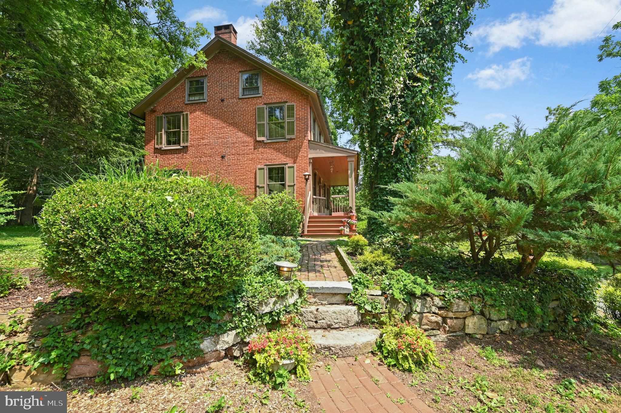 1867 Old Mill Road Bethlehem, PA 18015 - Photo 3 of 36